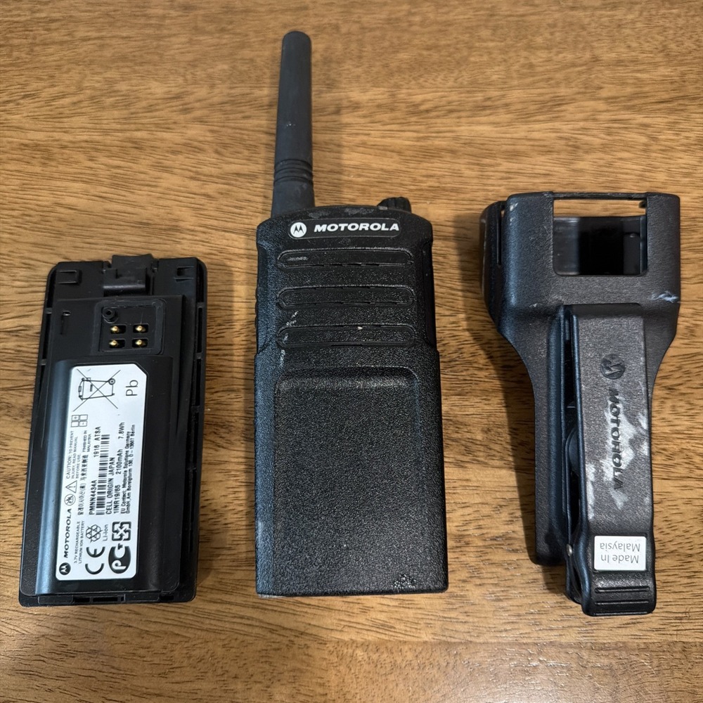 Motorola RMM2050 Two Way Radio RMM2050BHLAA With Battery & Holster Tested